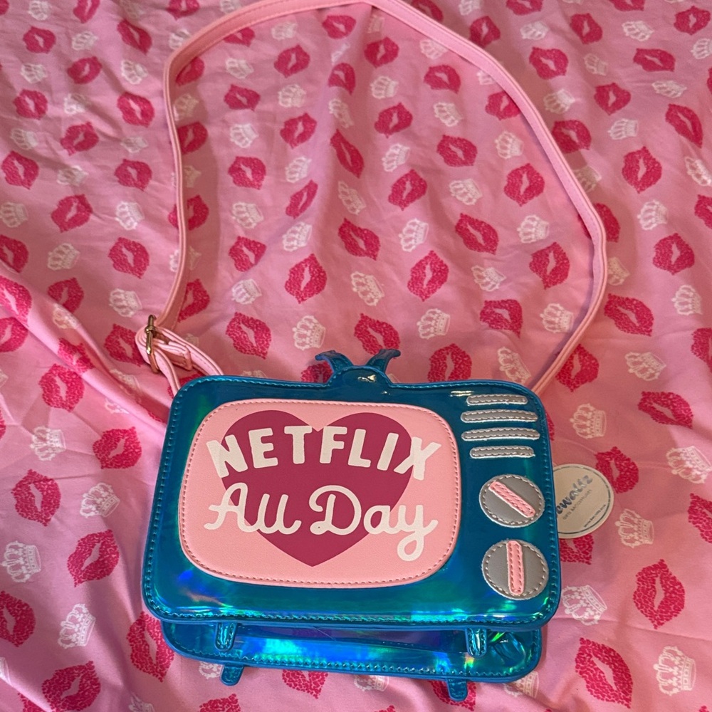 NWT Netflix all day Bewaltz kids purse 🩷💋